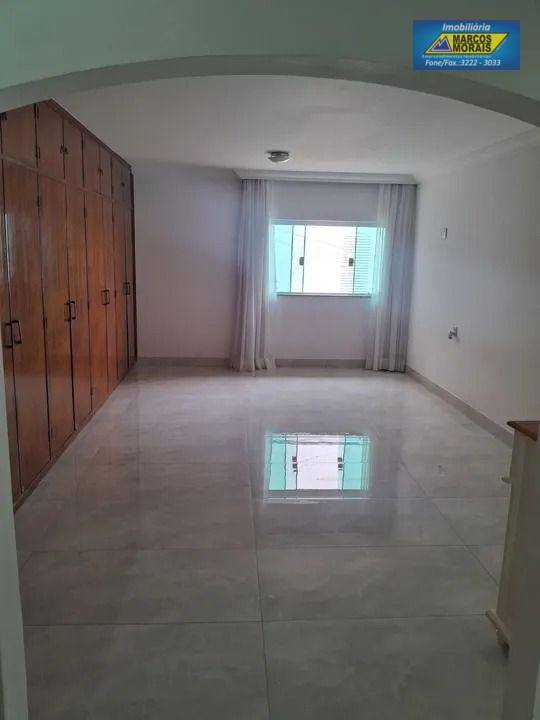 Casa para alugar com 2 quartos, 300m² - Foto 16