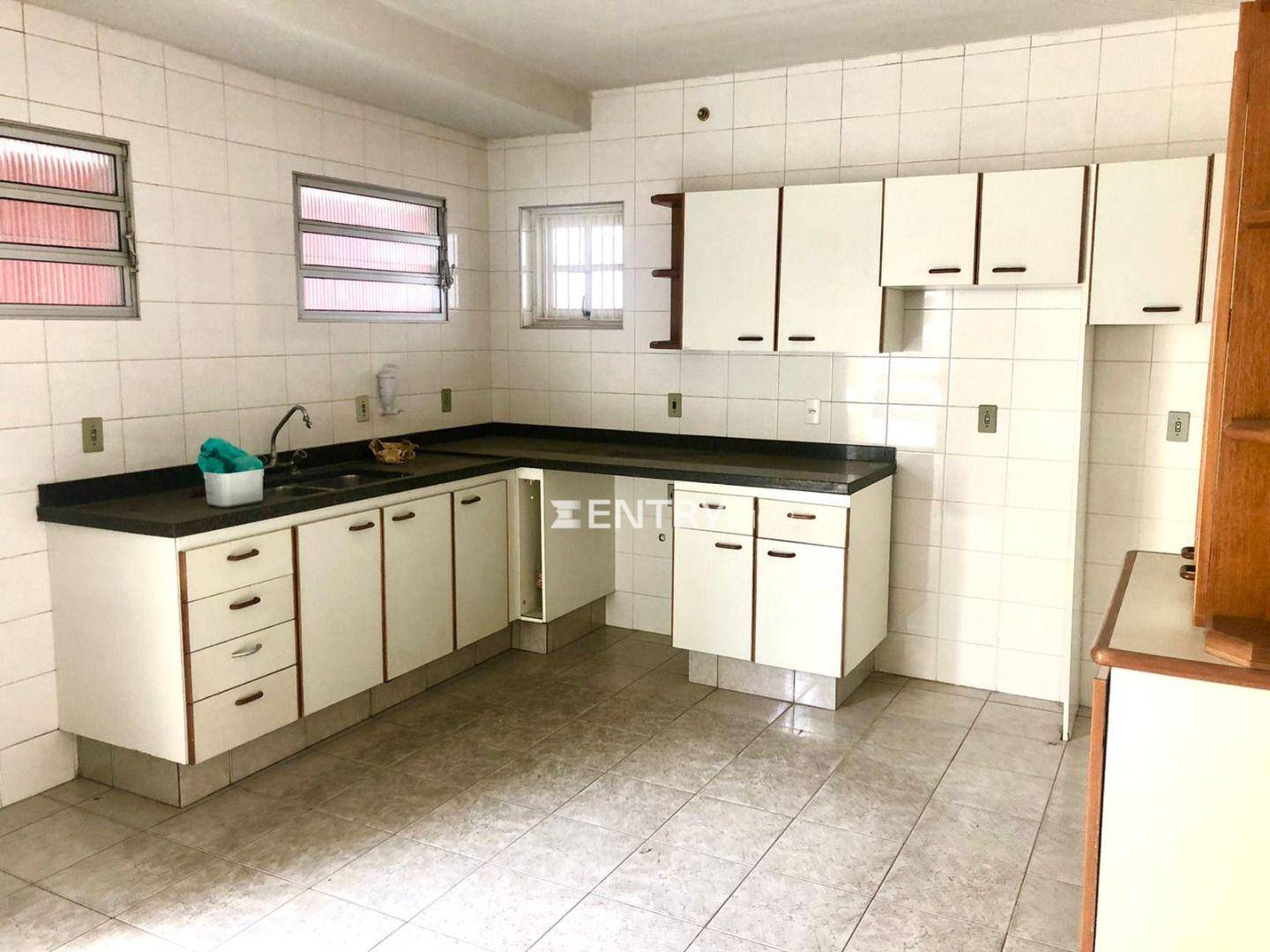 Casa à venda com 3 quartos, 205m² - Foto 9