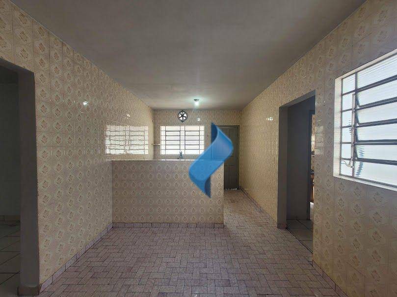 Casa para alugar com 2 quartos, 150m² - Foto 9