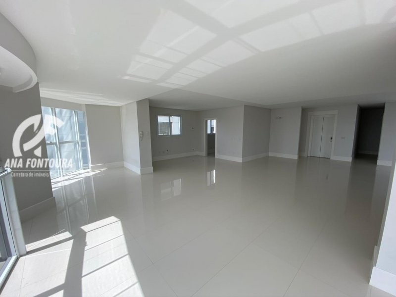 Apartamento à venda com 4 quartos, 237m² - Foto 8