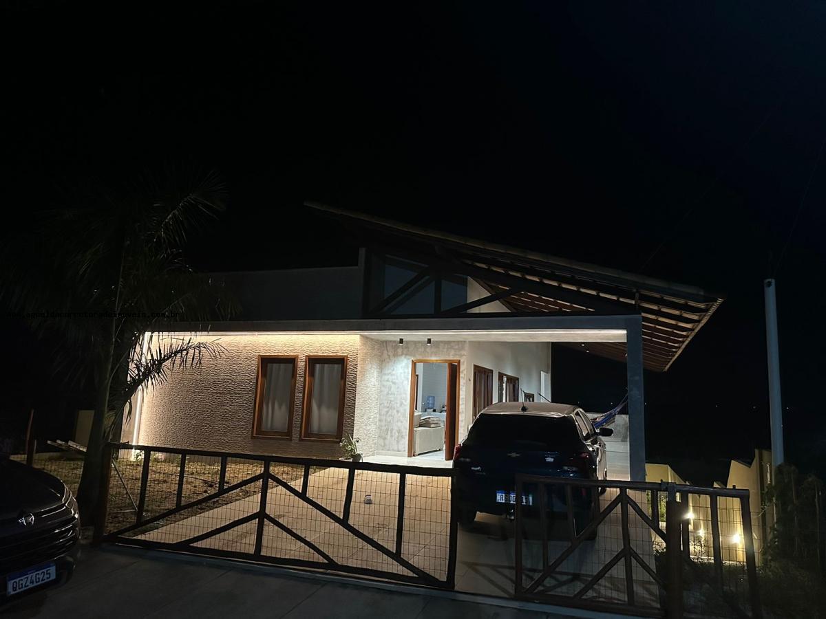 Casa de Condomínio à venda com 3 quartos, 230m² - Foto 1