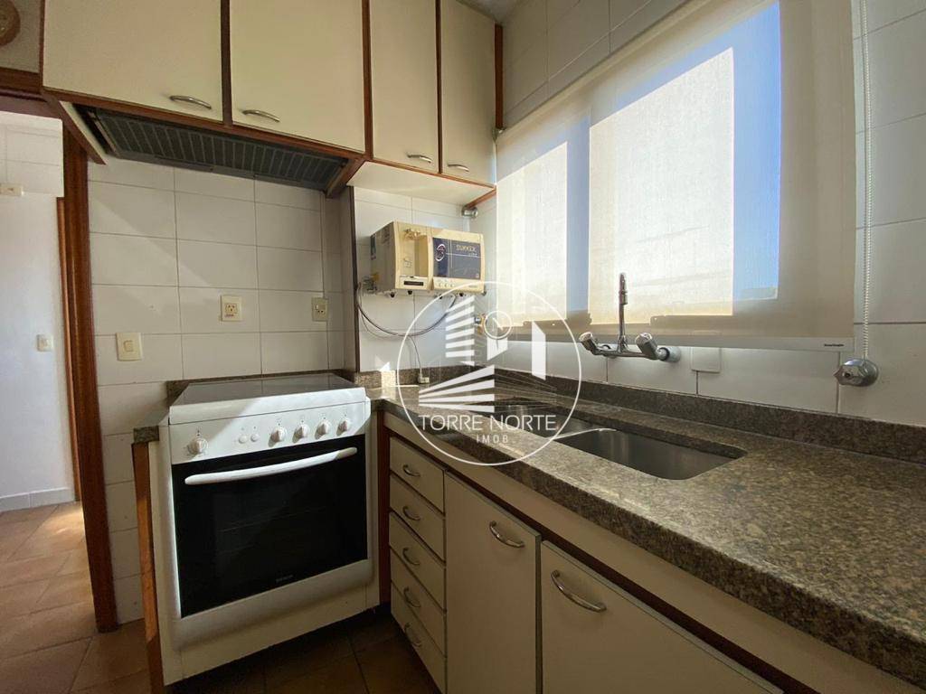 Apartamento à venda com 3 quartos, 144m² - Foto 2