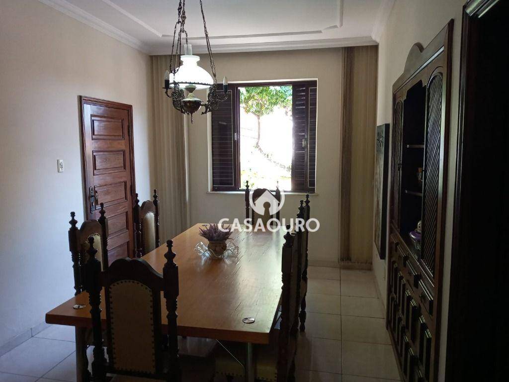 Casa à venda com 4 quartos, 197m² - Foto 4