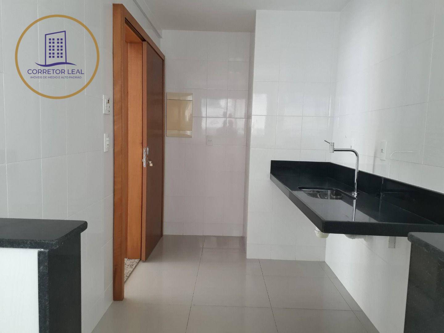 Apartamento à venda com 2 quartos, 70m² - Foto 4