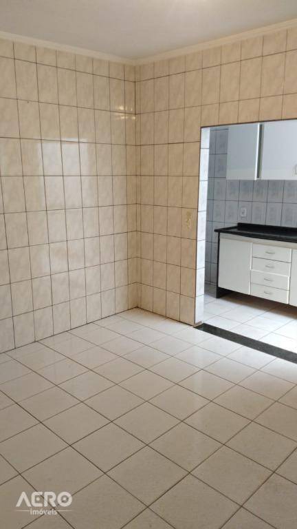 Casa à venda com 2 quartos, 130m² - Foto 6