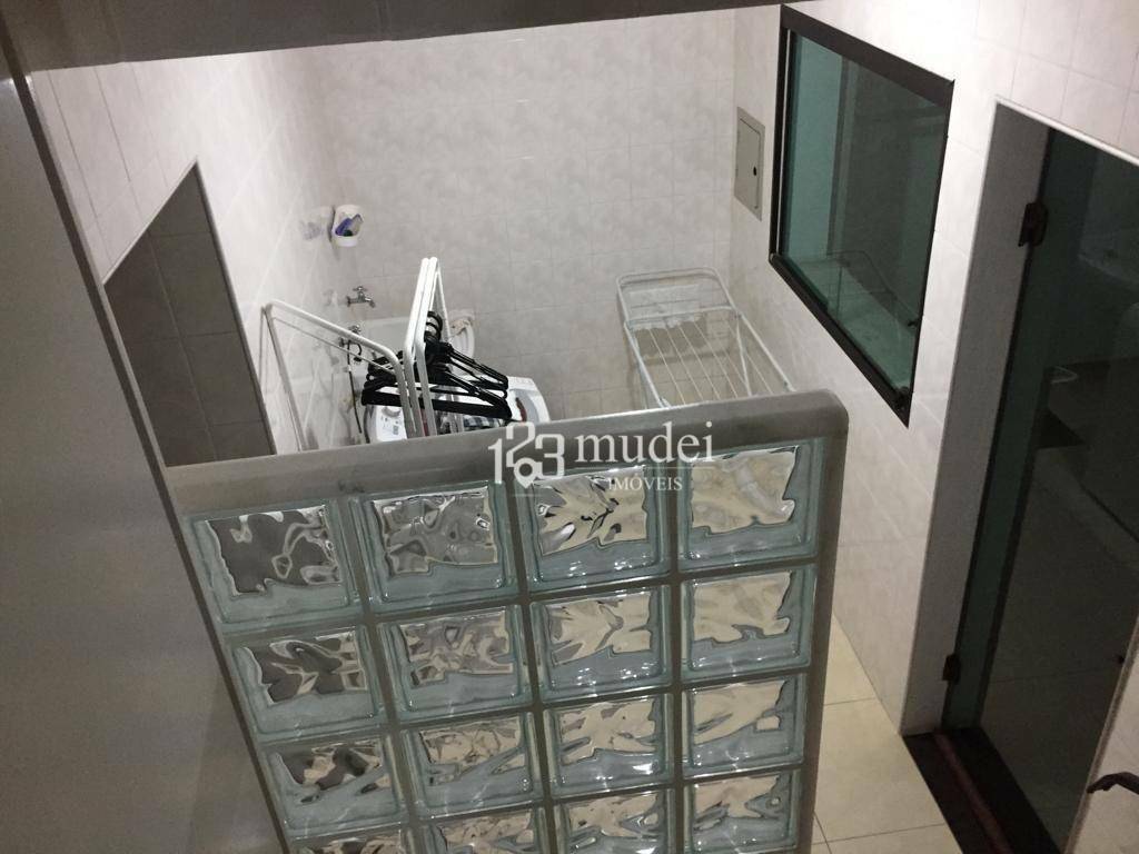 Casa de Condomínio à venda com 4 quartos, 235m² - Foto 3