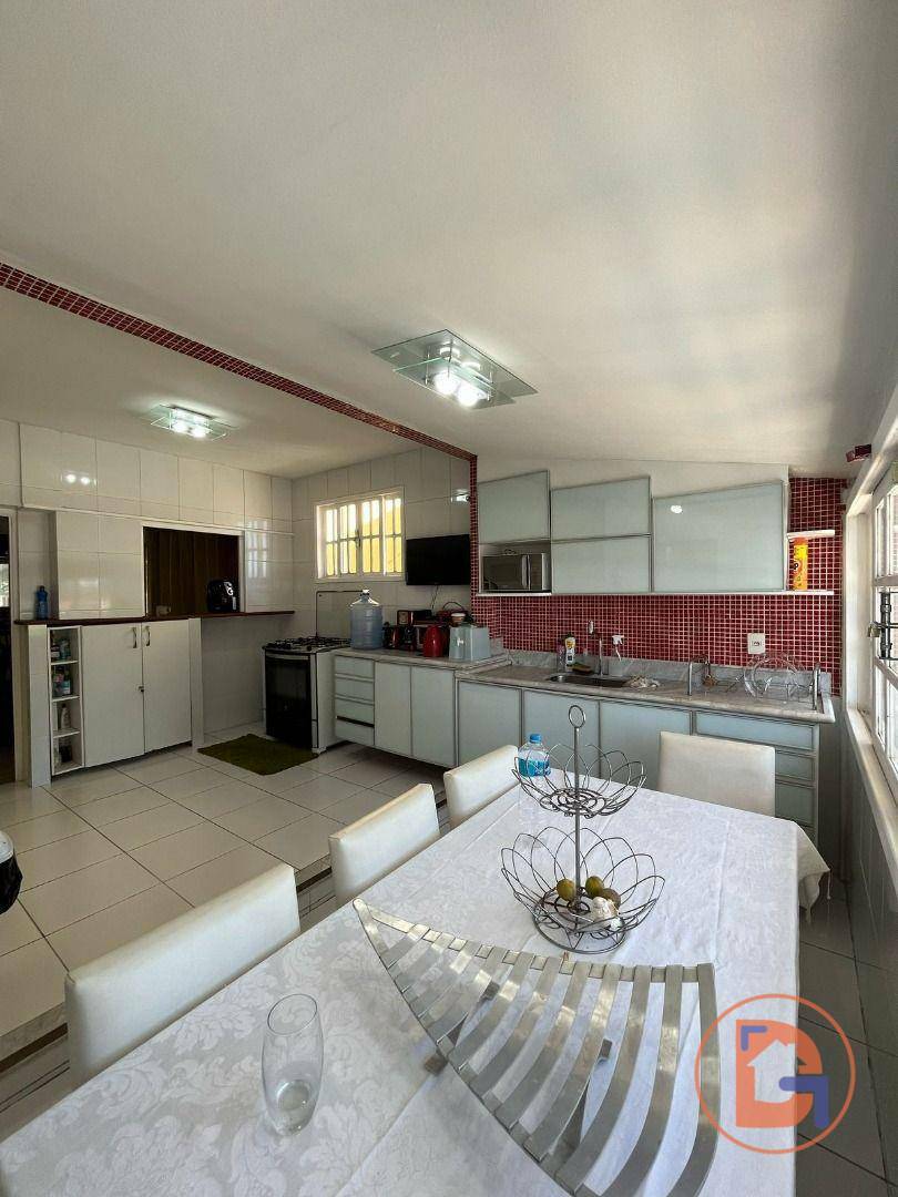 Casa à venda e aluguel com 6 quartos, 216m² - Foto 19