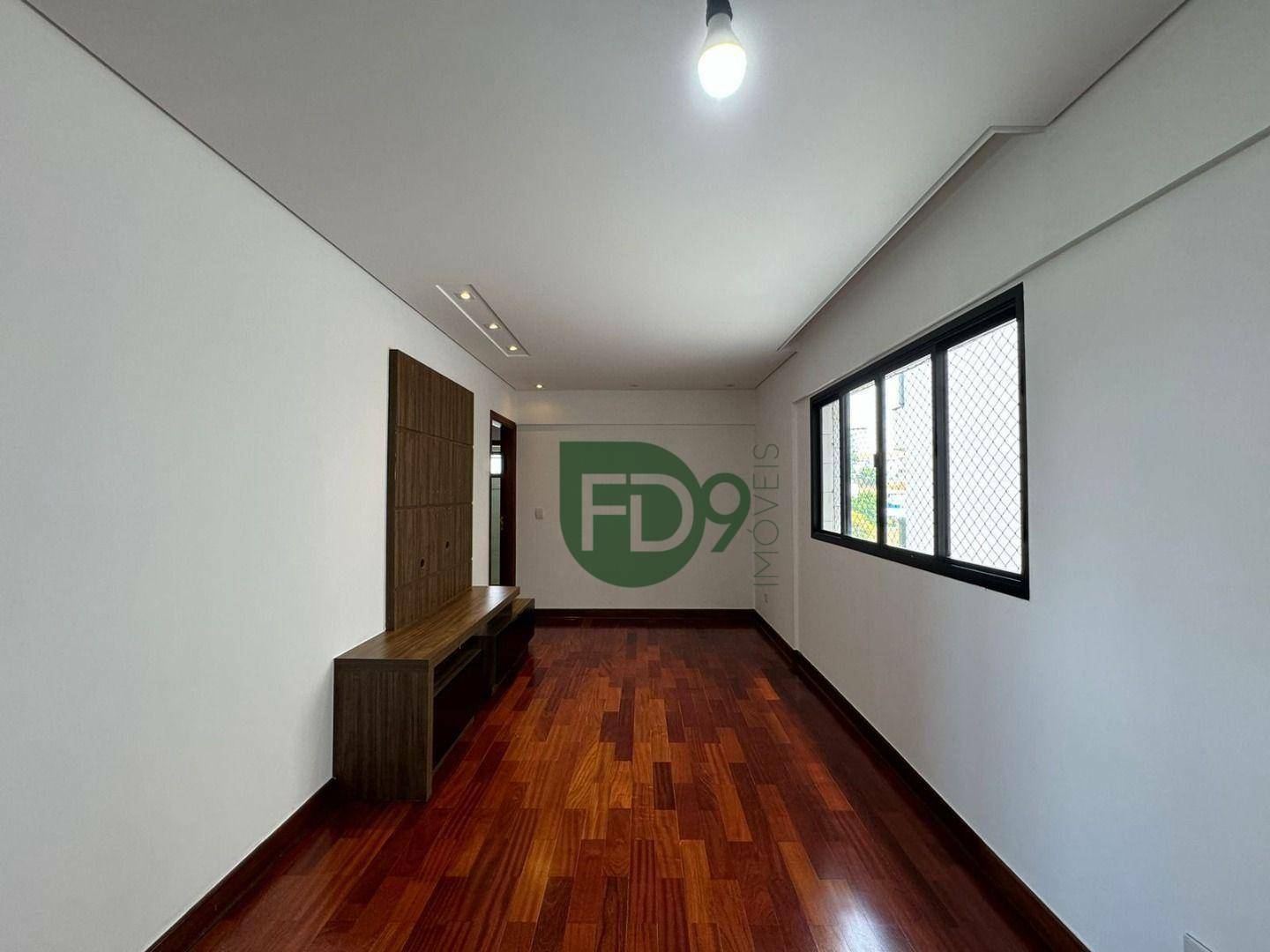 Apartamento à venda com 3 quartos, 130m² - Foto 3