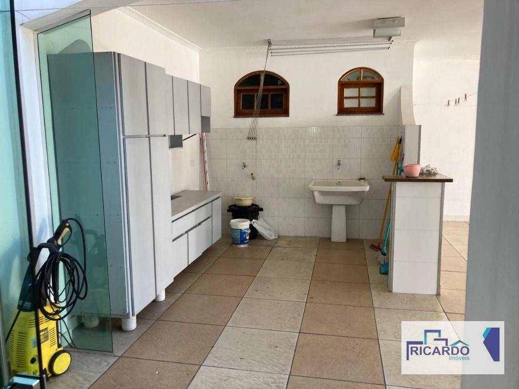 Casa à venda e aluguel com 3 quartos, 298m² - Foto 22