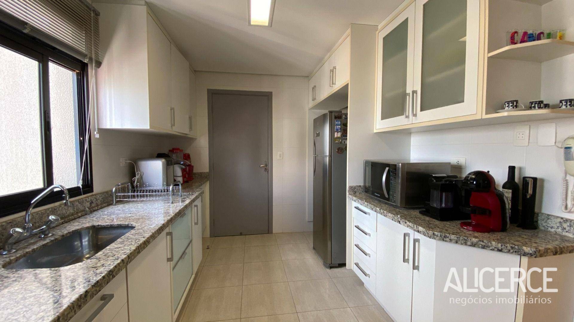 Apartamento à venda com 3 quartos, 237m² - Foto 44