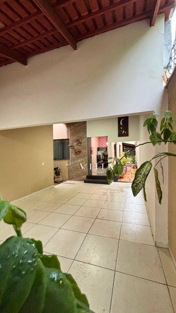 Casa, 6 quartos, 165 m² - Foto 1