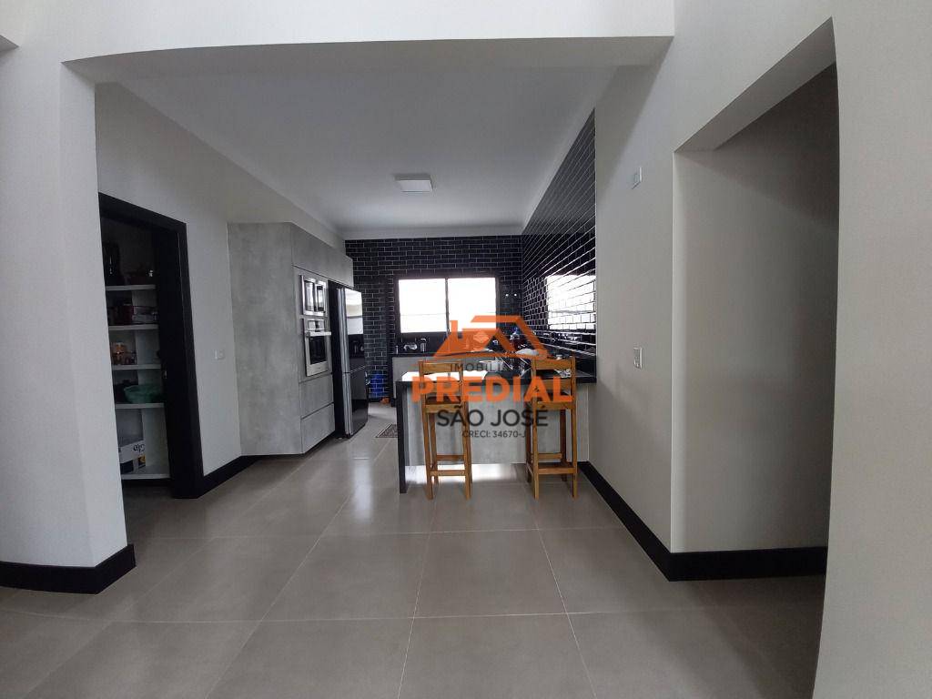 Casa de Condomínio à venda com 4 quartos, 400m² - Foto 10