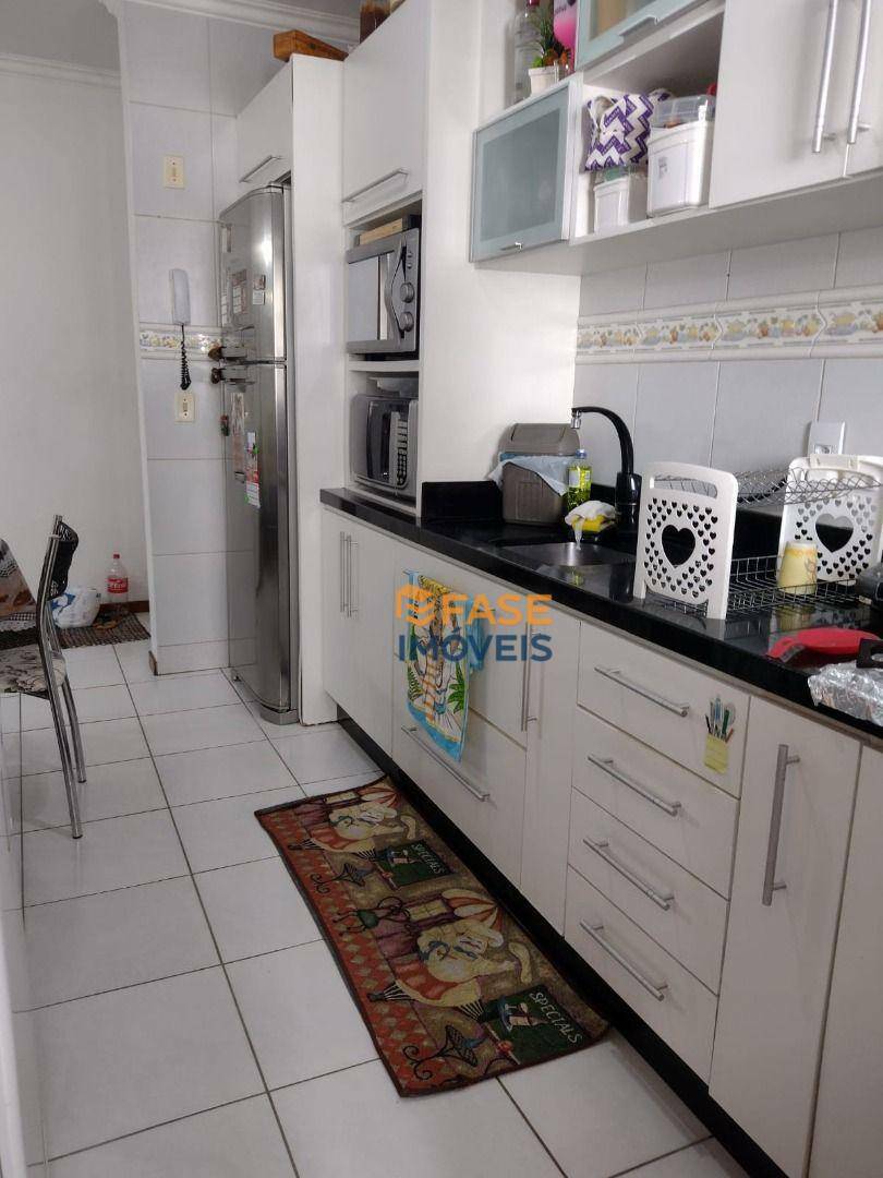 Apartamento à venda com 2 quartos, 77m² - Foto 4