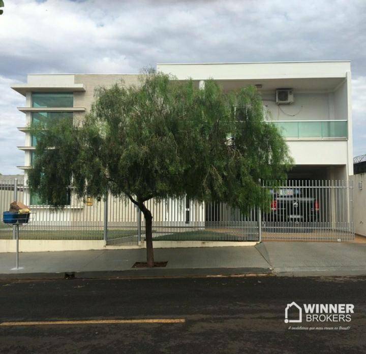 Sobrado à venda com 3 quartos, 278m² - Foto 1