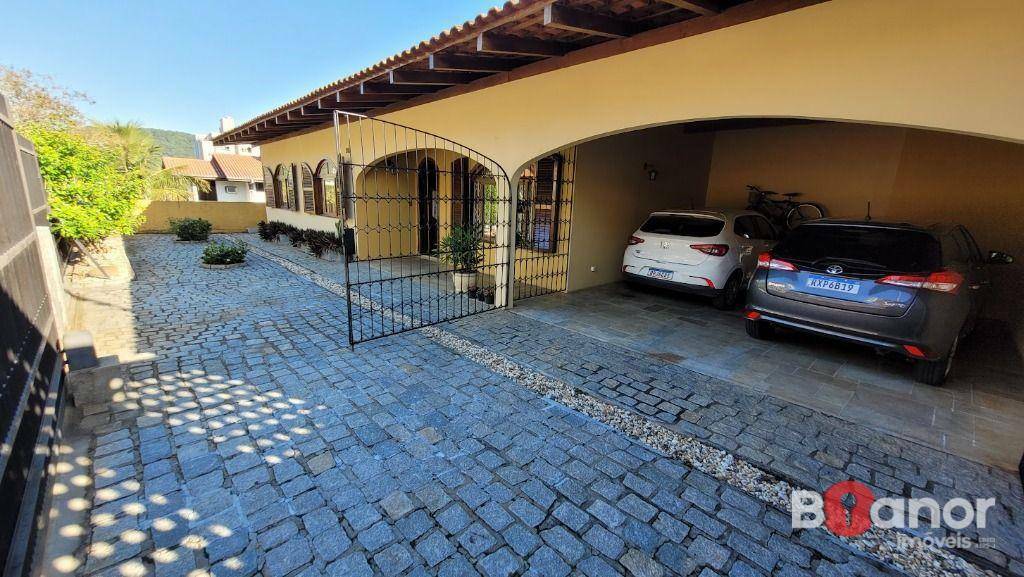 Casa à venda com 3 quartos, 310m² - Foto 2