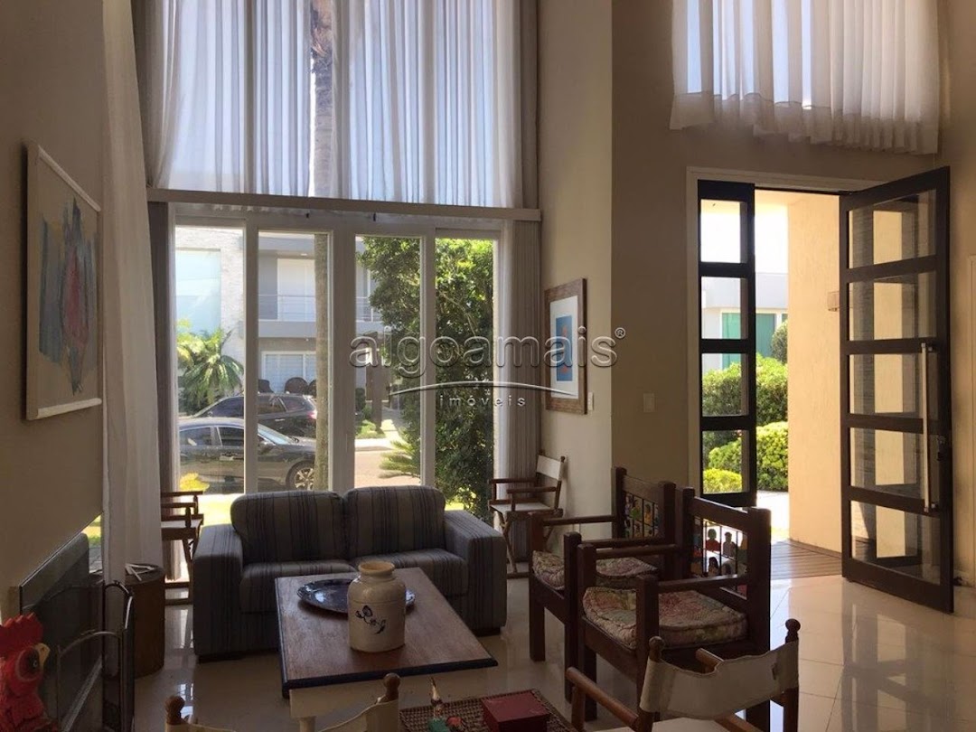 Casa de Condomínio à venda com 4 quartos, 220m² - Foto 2