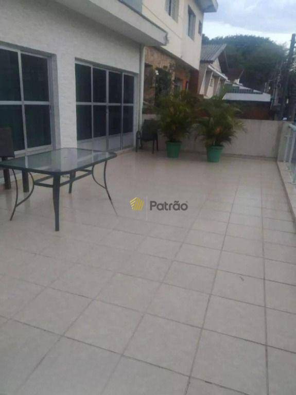 Casa para alugar com 4 quartos, 287m² - Foto 1