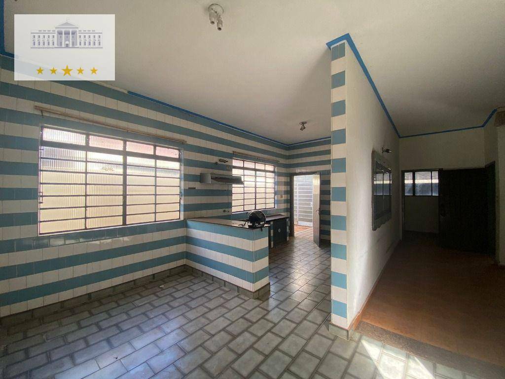 Casa à venda com 3 quartos, 196m² - Foto 2