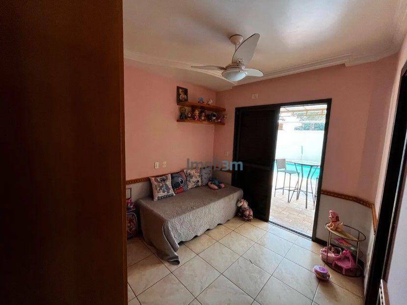 Casa à venda com 5 quartos, 300m² - Foto 37