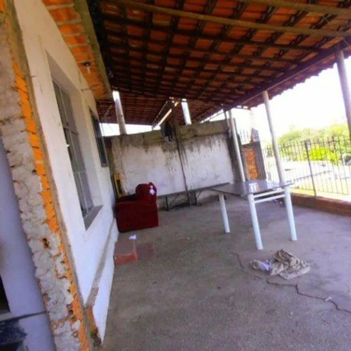 Casa à venda com 2 quartos, 300m² - Foto 2