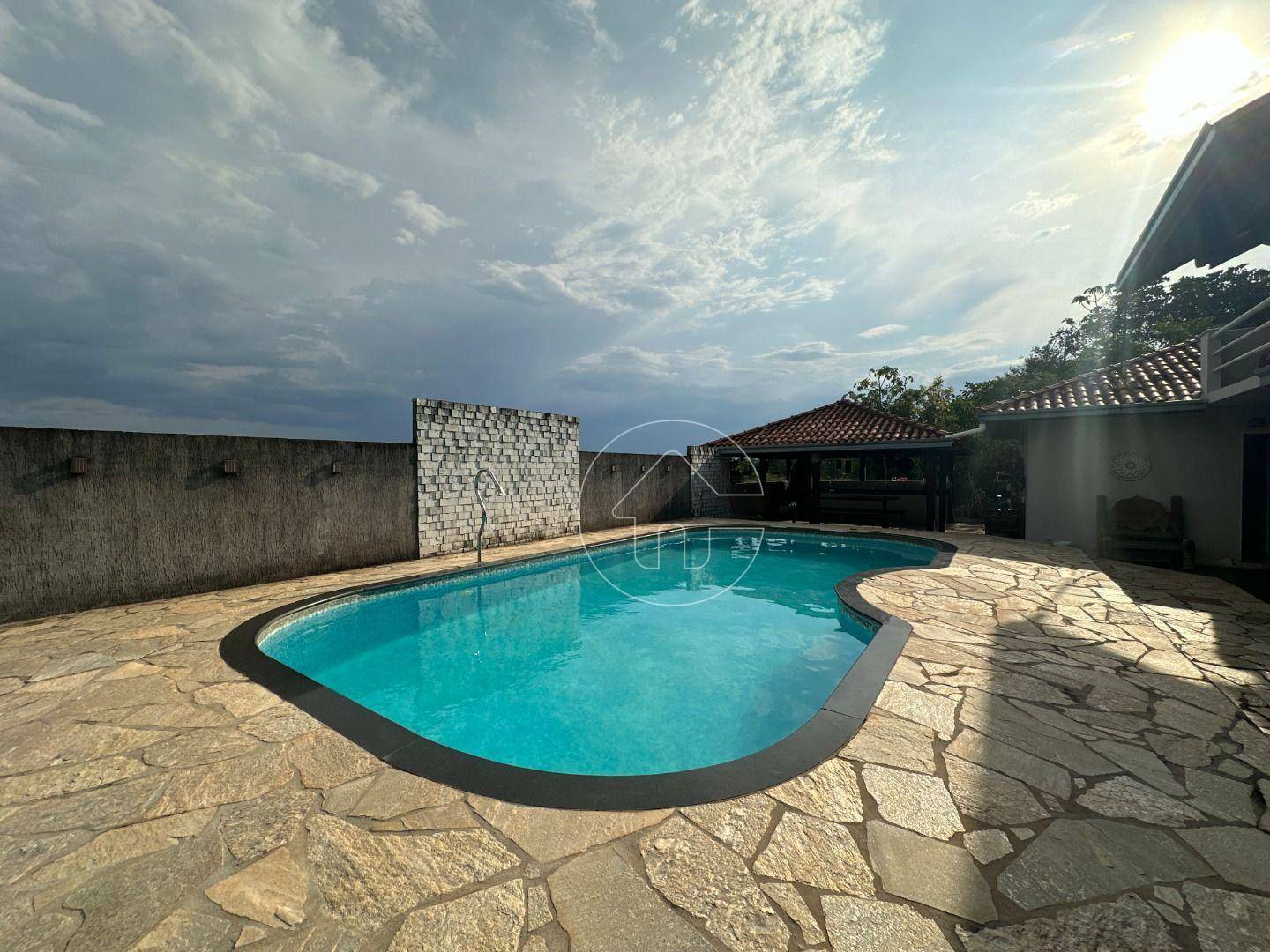 Casa à venda com 4 quartos, 350m² - Foto 4