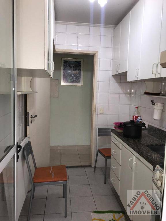 Apartamento à venda com 2 quartos, 67m² - Foto 2