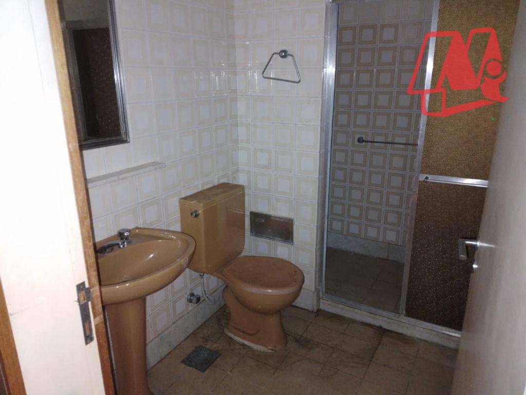 Casa à venda e aluguel com 3 quartos, 371m² - Foto 35