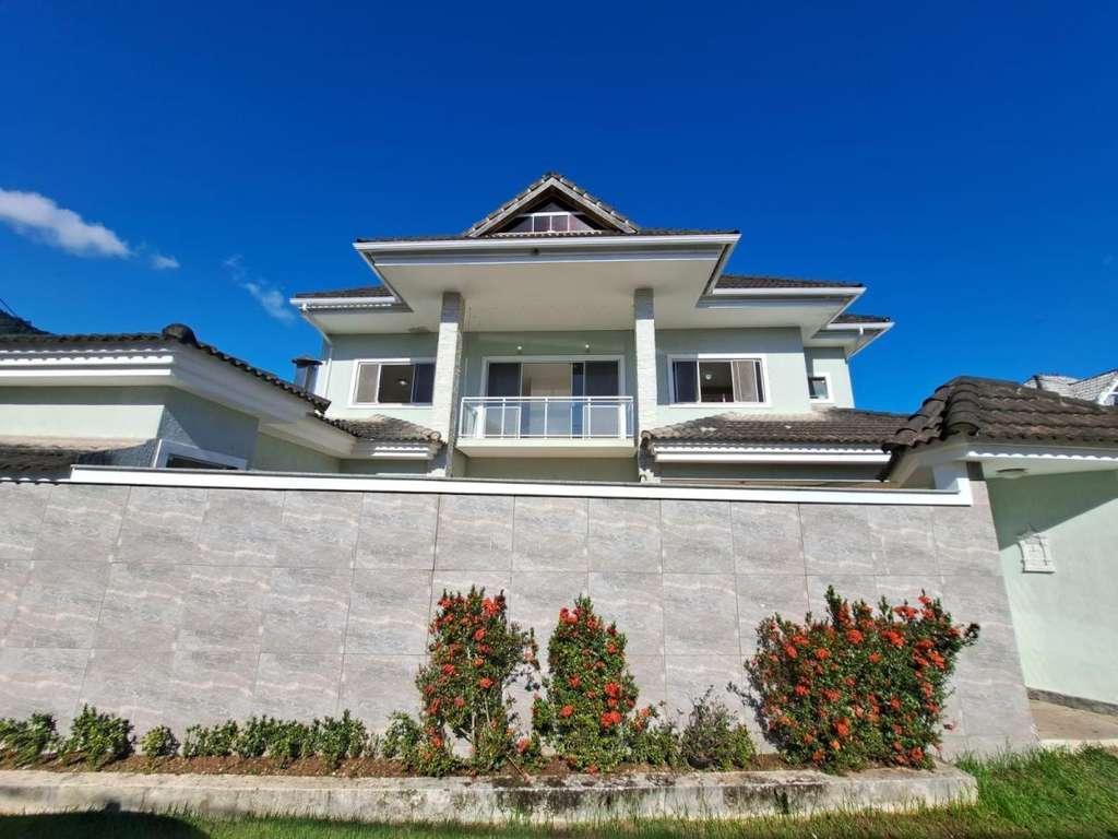 Casa de Condomínio para alugar com 4 quartos, 300m² - Foto 1