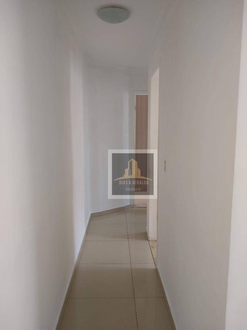 Apartamento para alugar com 2 quartos, 45m² - Foto 12