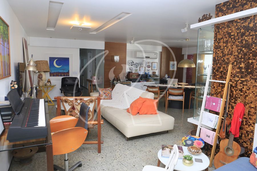 Apartamento à venda com 3 quartos, 218m² - Foto 3