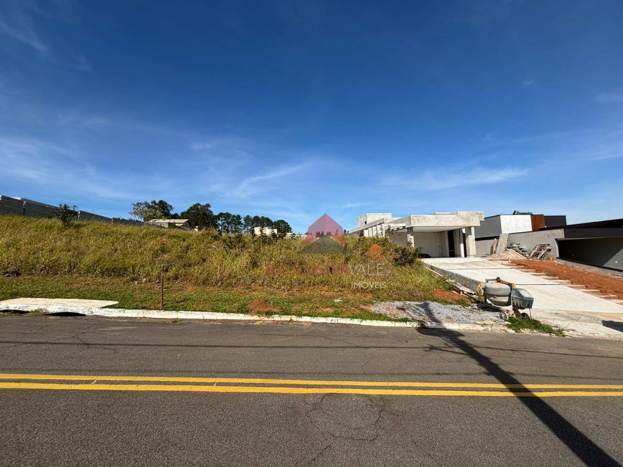 Loteamento e Condomínio, 720 m² - Foto 1