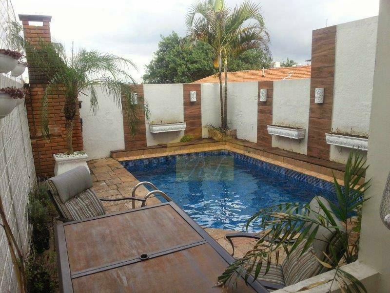 Sobrado à venda com 4 quartos, 245m² - Foto 1