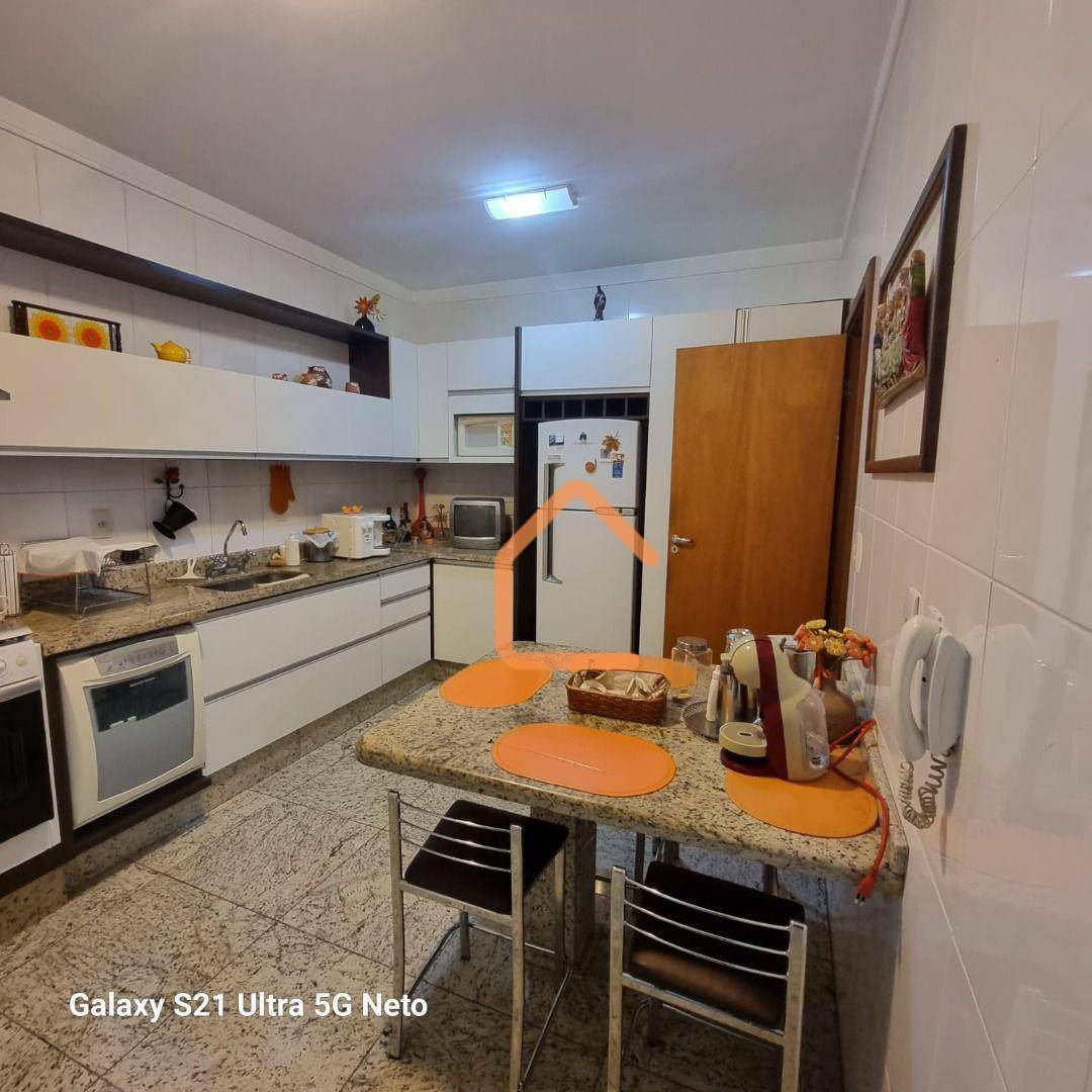 Apartamento à venda com 3 quartos, 167m² - Foto 2