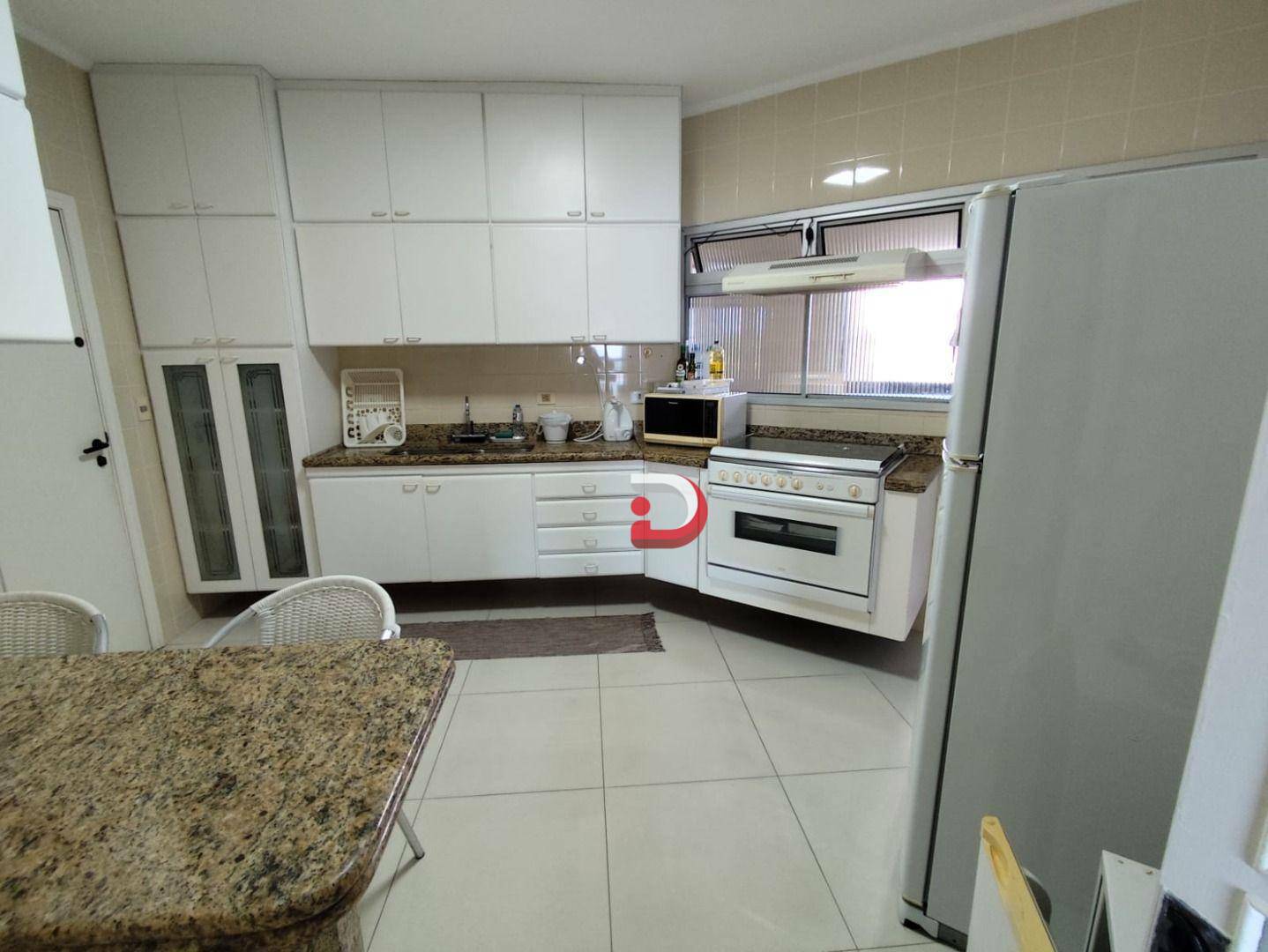 Apartamento à venda com 3 quartos, 154m² - Foto 12