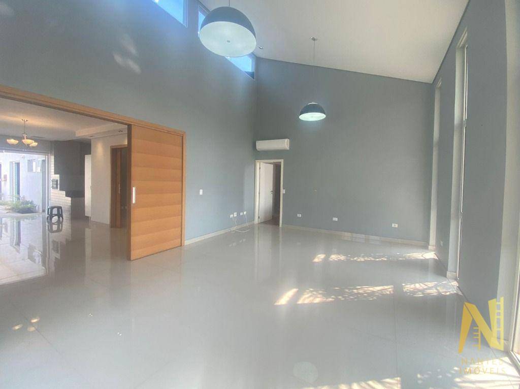 Casa de Condomínio à venda com 3 quartos, 297m² - Foto 1