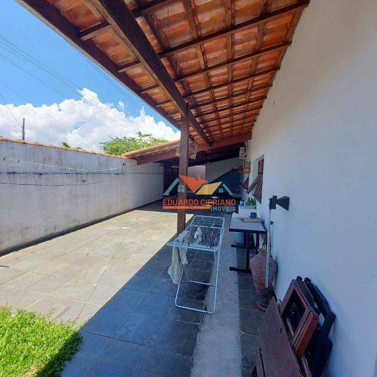 Casa à venda com 5 quartos, 195m² - Foto 4