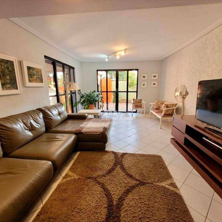 Casa à venda com 4 quartos, 238m² - Foto 1