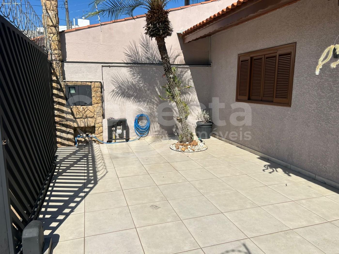 Casa à venda com 2 quartos, 122m² - Foto 4
