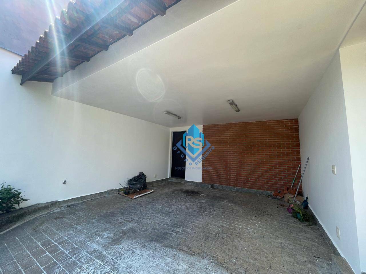 Casa à venda com 2 quartos, 169m² - Foto 2