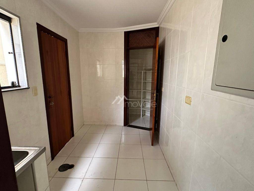 Casa de Condomínio para alugar com 4 quartos, 331m² - Foto 8