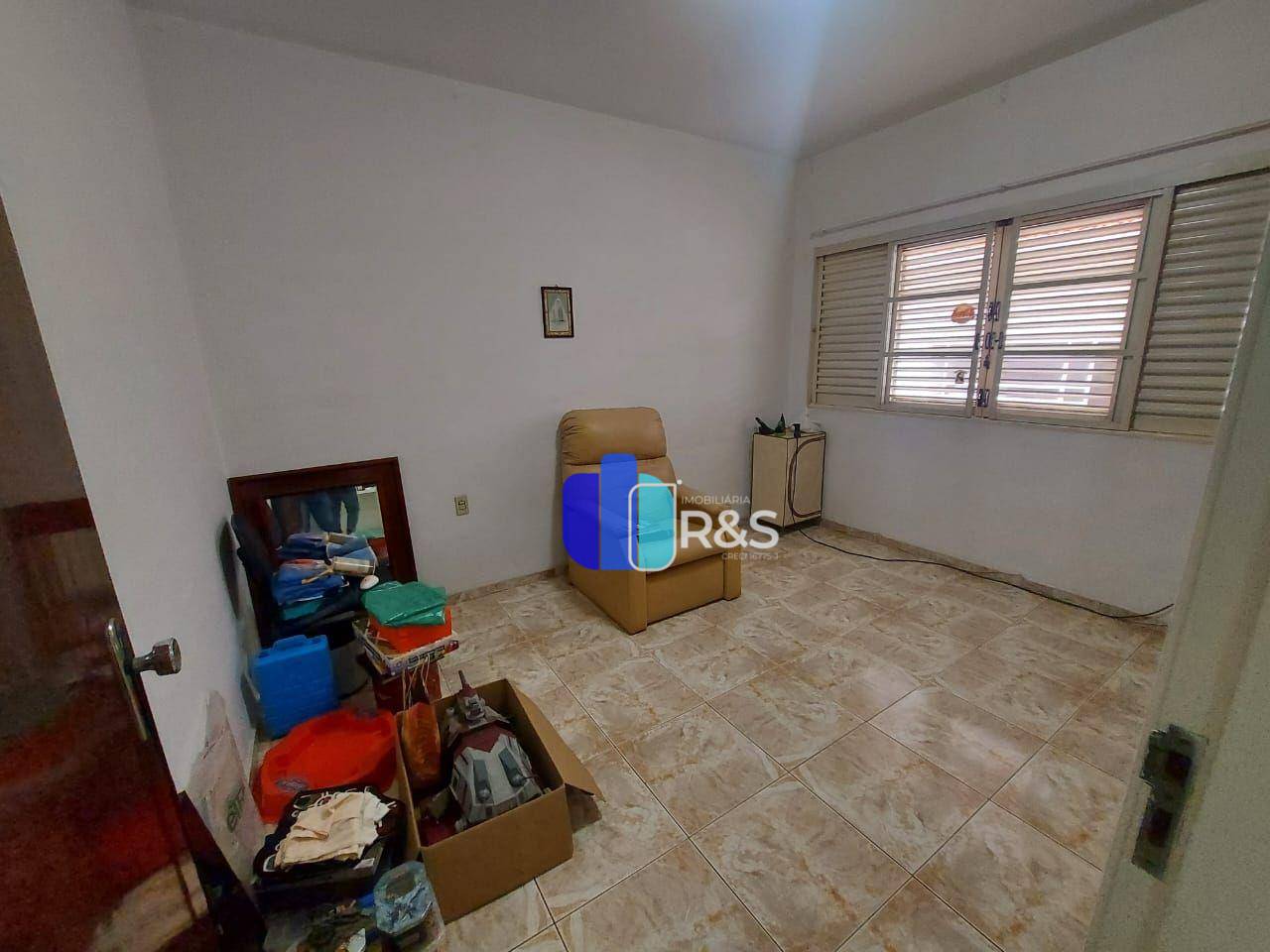 Casa para alugar com 4 quartos, 300m² - Foto 9