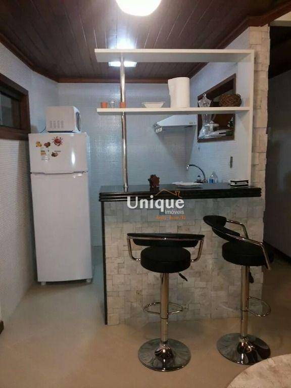 Casa à venda com 6 quartos, 350m² - Foto 4