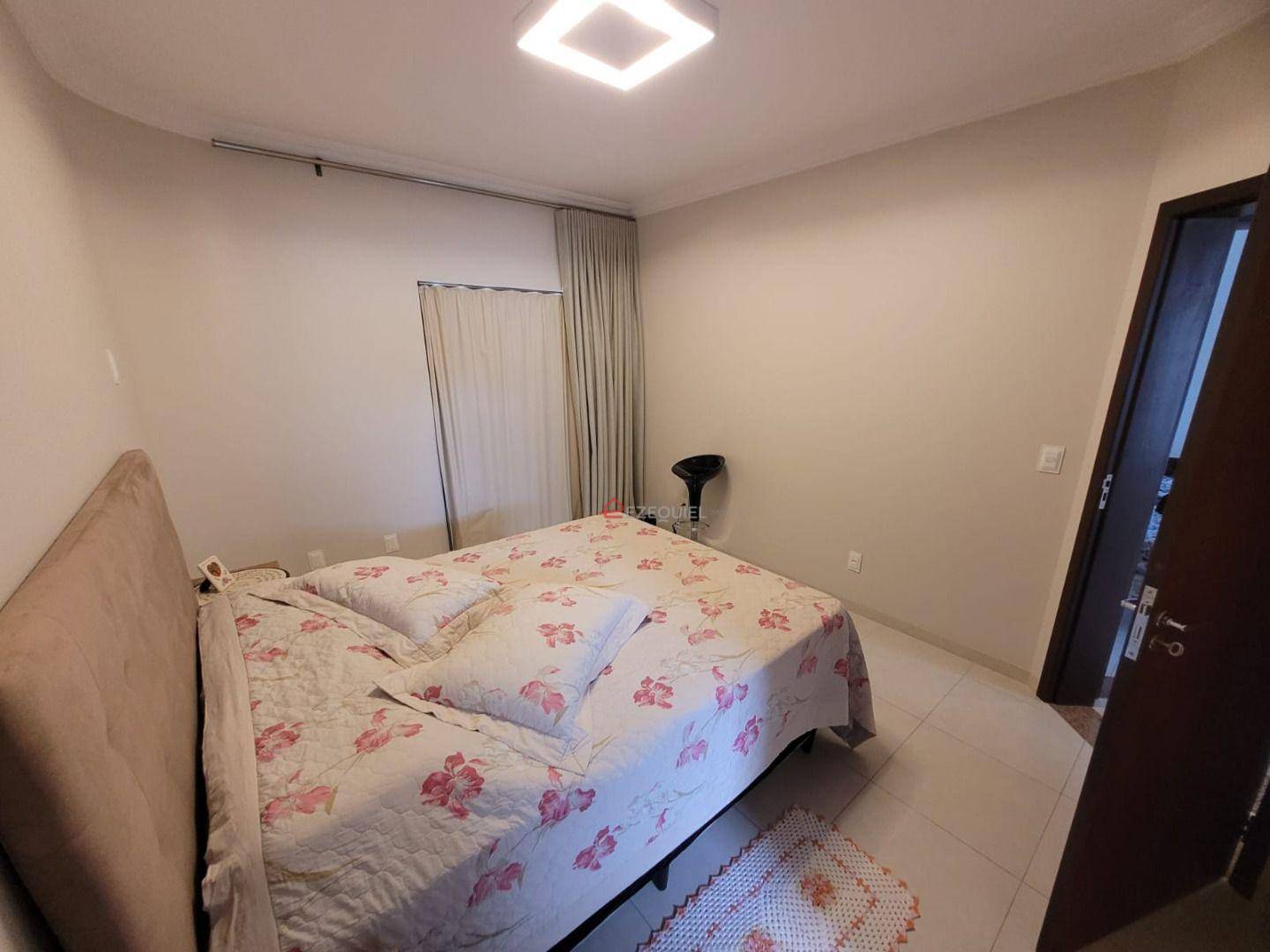 Apartamento à venda com 3 quartos, 121m² - Foto 2