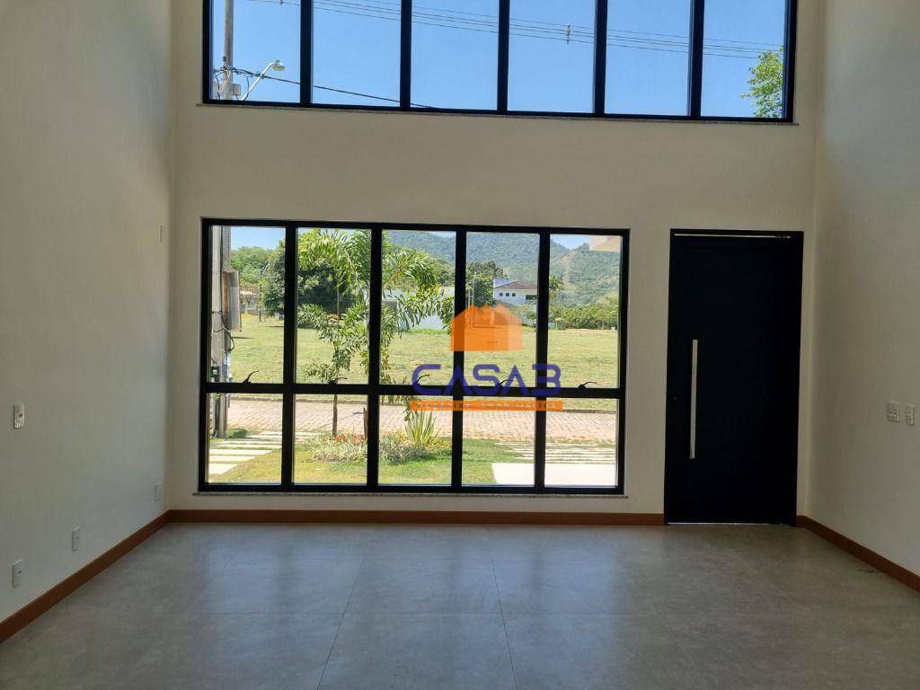 Casa de Condomínio à venda com 3 quartos, 204m² - Foto 2