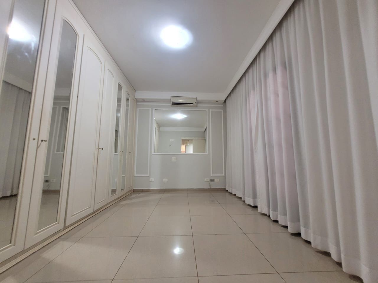 Casa para alugar com 4 quartos, 250m² - Foto 9