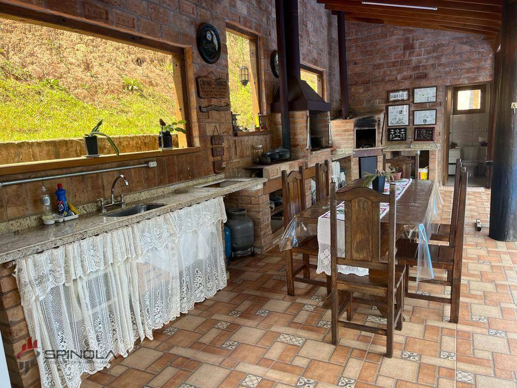 Chácara, 3 quartos, 2500 m² - Foto 1