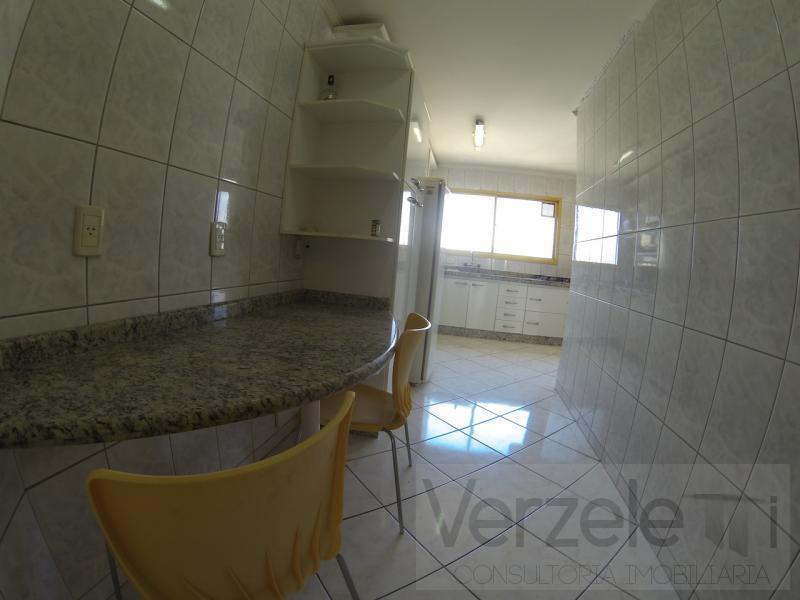 Apartamento à venda com 3 quartos, 157m² - Foto 19