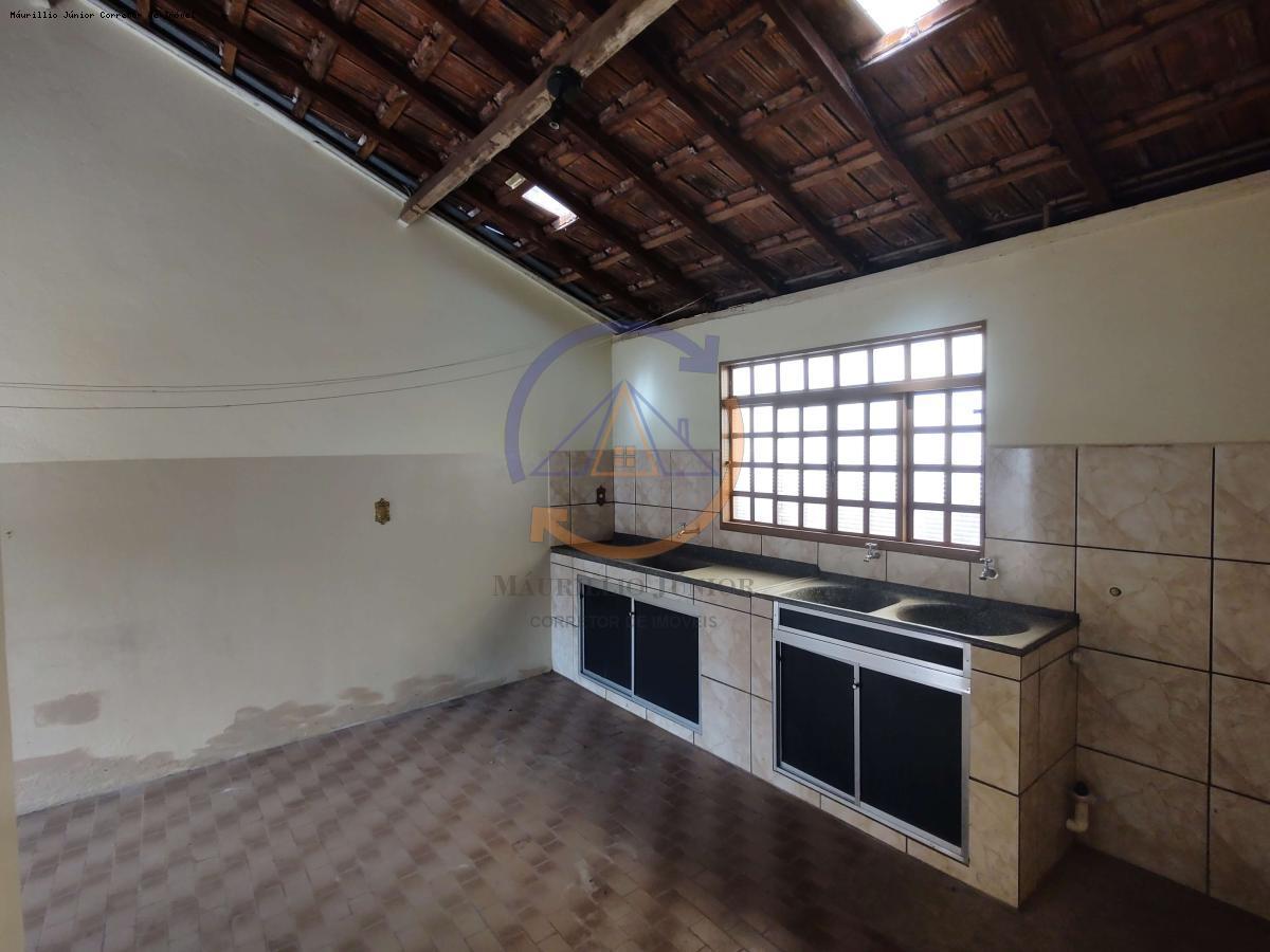 Casa à venda com 3 quartos, 242m² - Foto 12