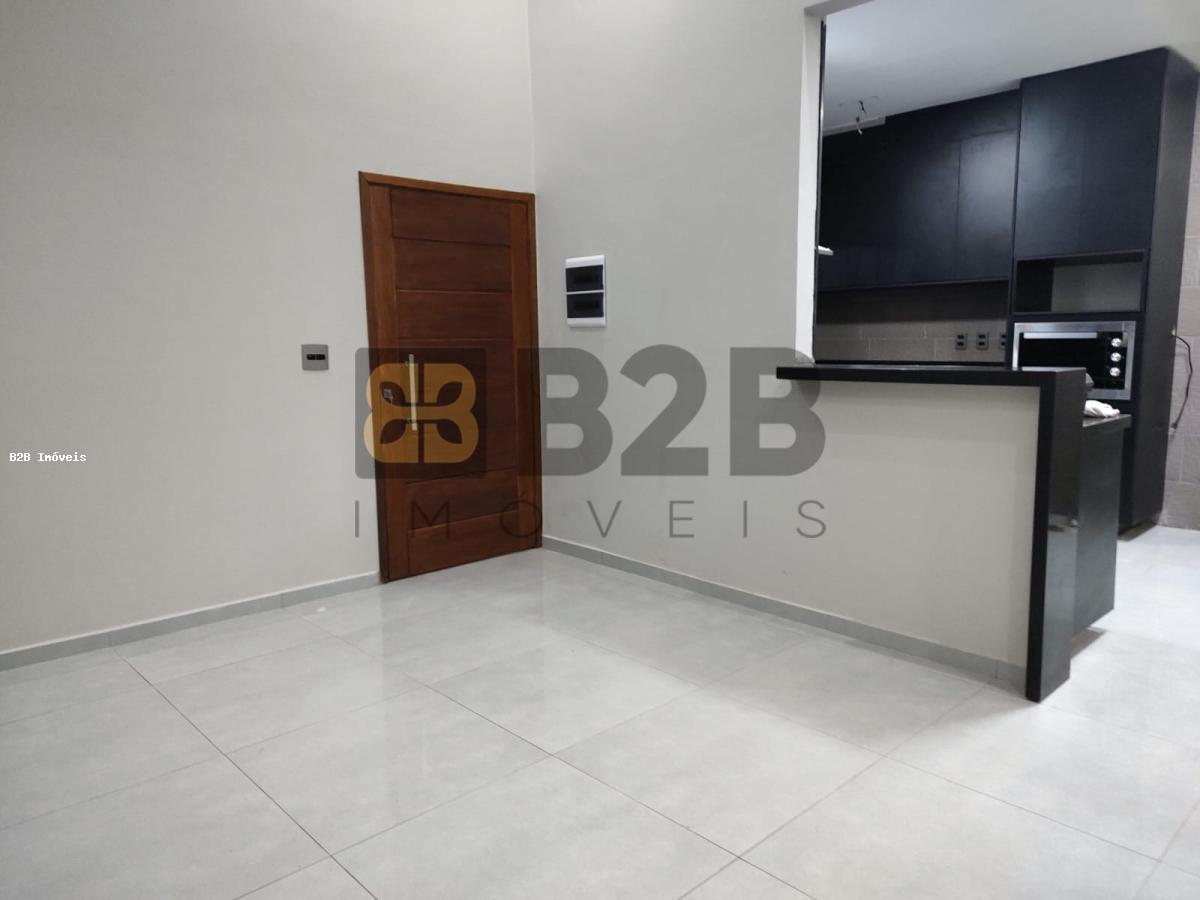 Casa à venda com 3 quartos, 195m² - Foto 2