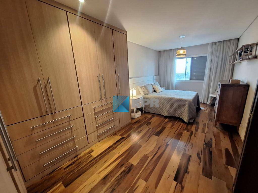 Apartamento para alugar com 3 quartos, 180m² - Foto 13